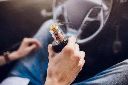 Průvodce zdravím a riziky jaký je rodíl mezi cigaretou a elektronickou cigaretou pro kuřáky i začátečníky