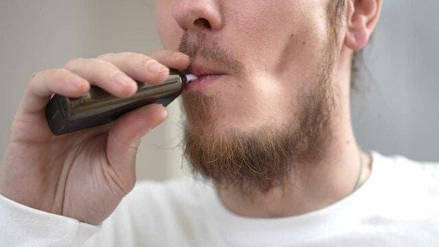 Praktický test elektronická cigareta jednorázová, recenze chutí a tipy pro bezpečný výběr