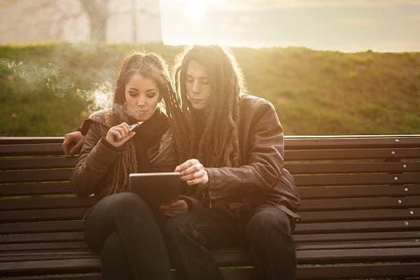 Jak a dost elektronické cigarety mění trh a co byste měli vědět před nákupem