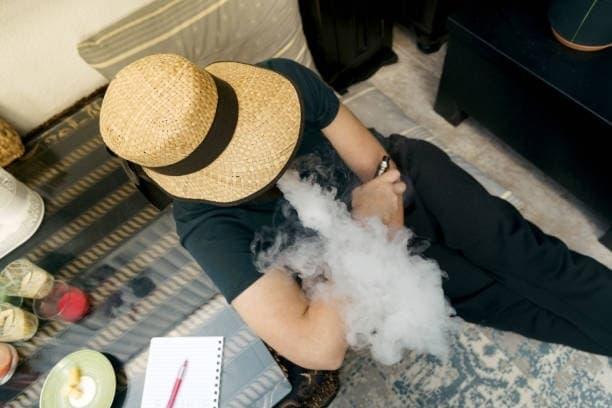 Jak posilování a cigarety ovlivňují výkon v posilovně, regeneraci a dlouhodobé zdraví