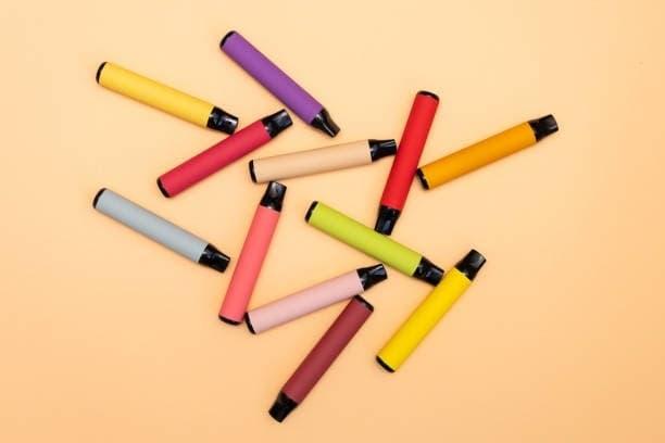 co obsahuje cigareta a elektronická cigareta v porovnání složení a zdravotní rizika