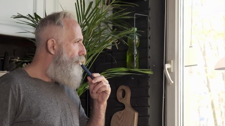 Průvodce celní správa a elektronická cigareta v praxi – dovoz, kontroly, daně a rizika pro spotřebitele