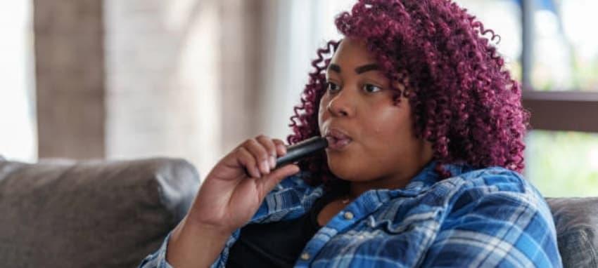 Praktické odpovědi kolik cigaret a alkoholu do letadla - pravidla, limity a tipy pro cestující