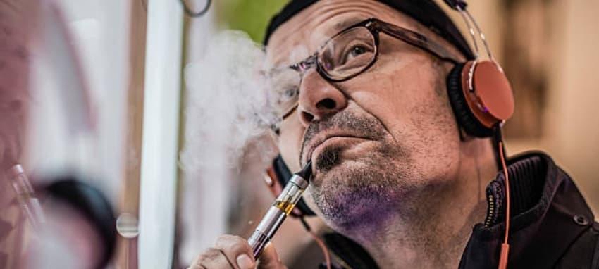 Jak krabička cigaret a do kafe rum změní váš ranní rituál a co o tom říkají odborníci na chuť a zdraví