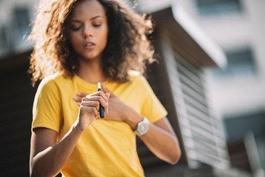 Aktuální studie odhalují alkohol v elektronicke cigarete a varují před skrytými zdravotními riziky