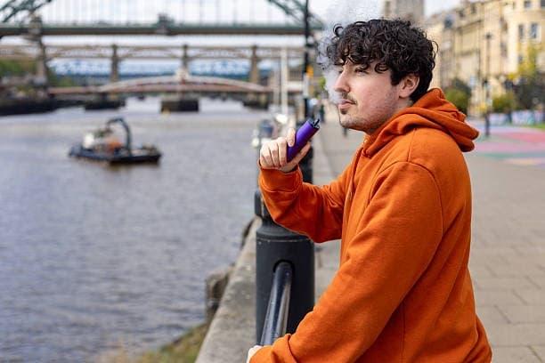 co znamená když elektronická cigareta na nabíječce bliká a jak problém rychle a bezpečně vyřešit