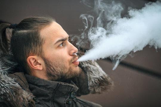 Praktický test elektronická cigareta jednorázová, recenze chutí a tipy pro bezpečný výběr
